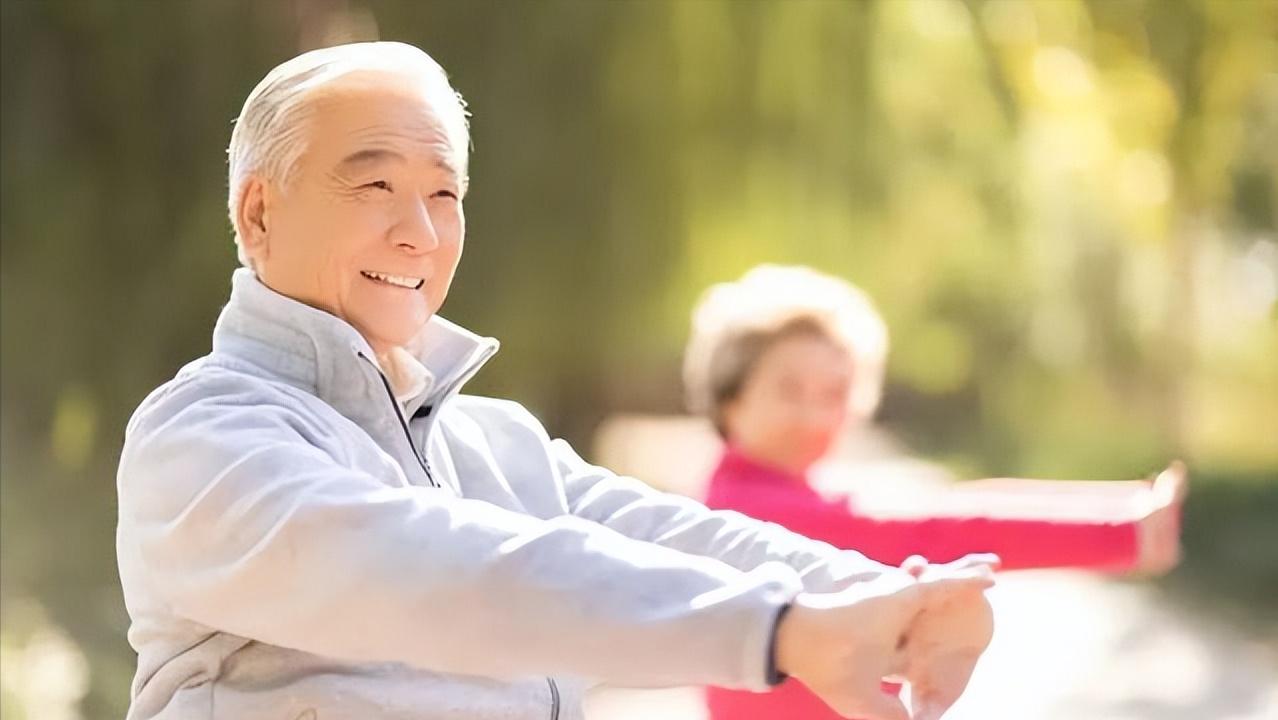 20岁每天压腿拉筋有啥好处,年纪大了老是会拉筋是怎么回事