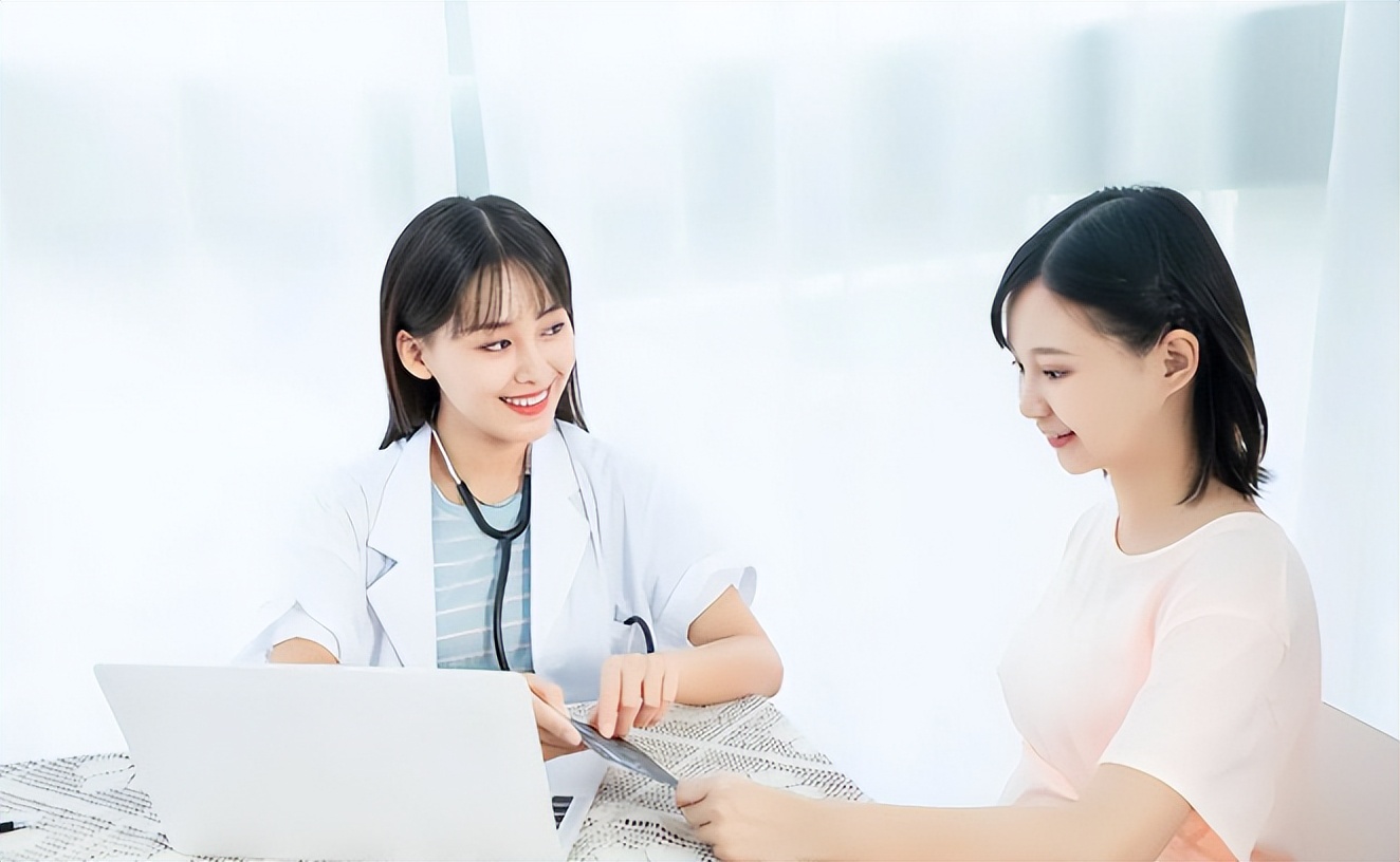 女生夹腿就是在“奖励”自己吗?医生提醒:频繁夹腿或有危害