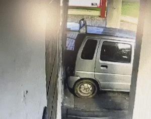 违规充电瓶车致爆燃什么原因,违规充电致爆燃后续