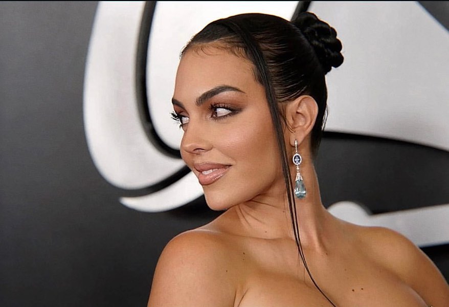 c罗未婚妻乔治娜观看球赛,c罗未婚妻参加戛纳红毯