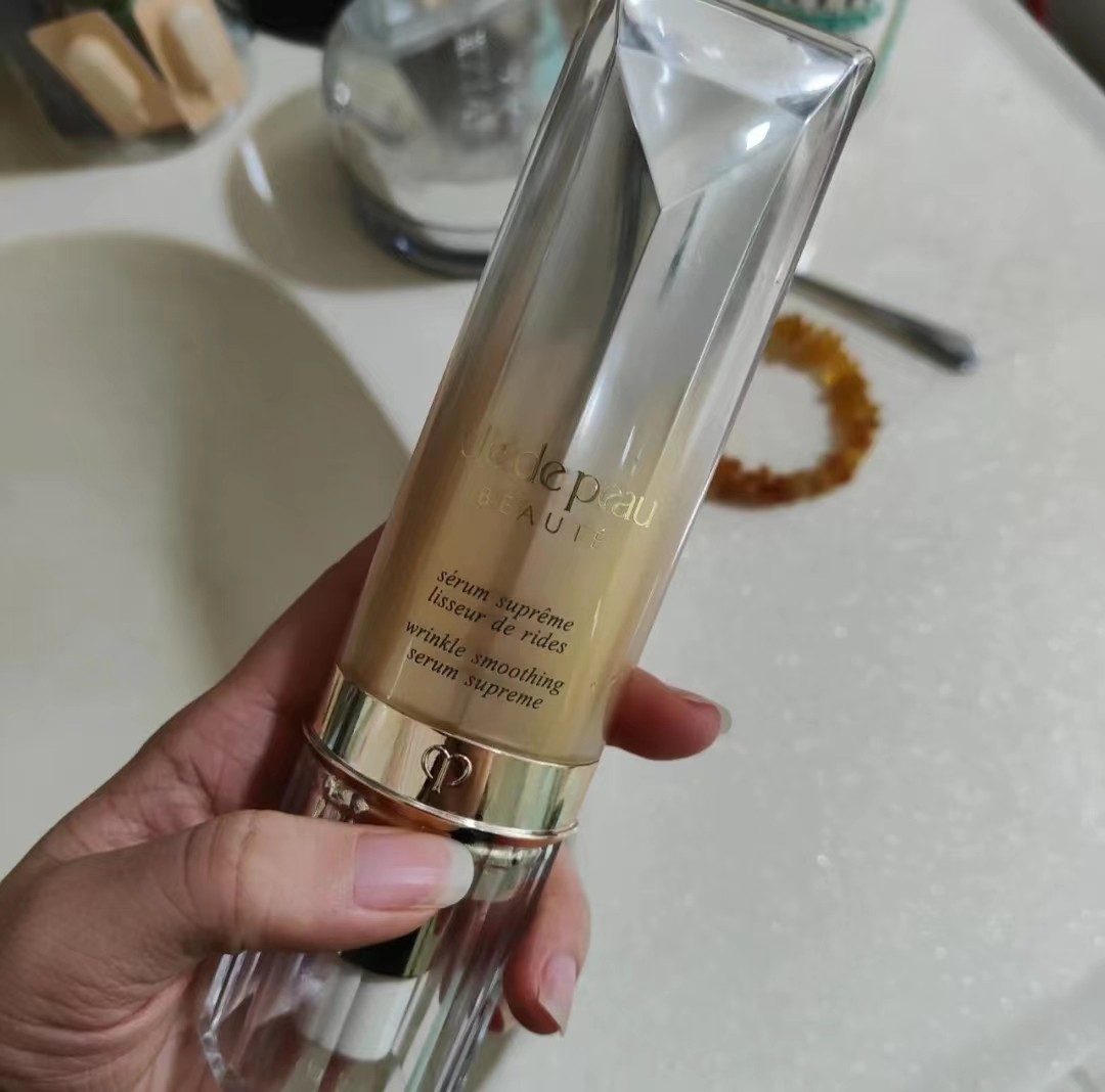 眼周可以用提亮液么,眼周可以抹抗皱精华液吗