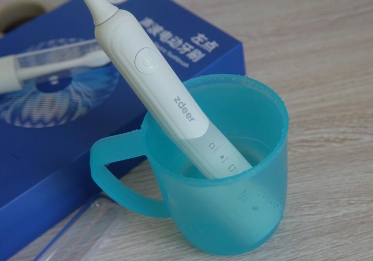 如何使用声波电动牙刷,声波电动牙刷使用正确方法