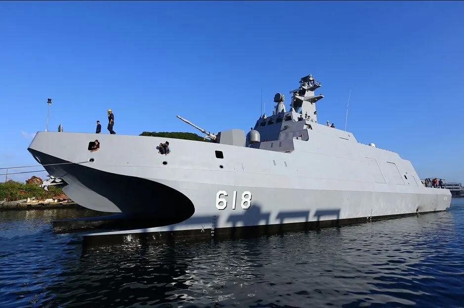 台湾海军军舰生锈视频,台湾锈迹斑斑的护卫舰