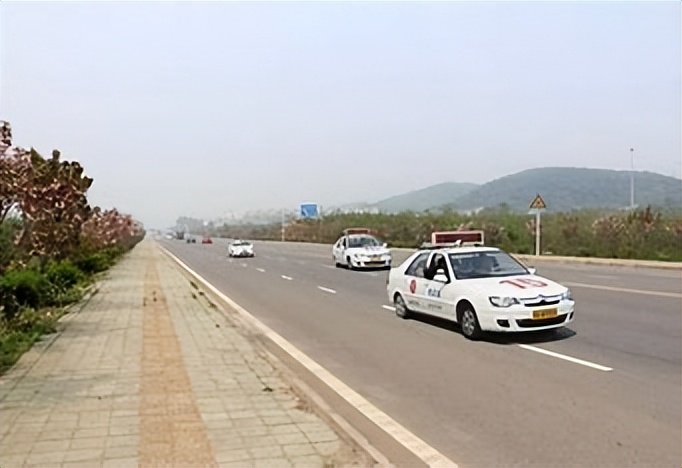 科三自动挡灯光技巧图解,科三灯光从远光到远近交替怎么变