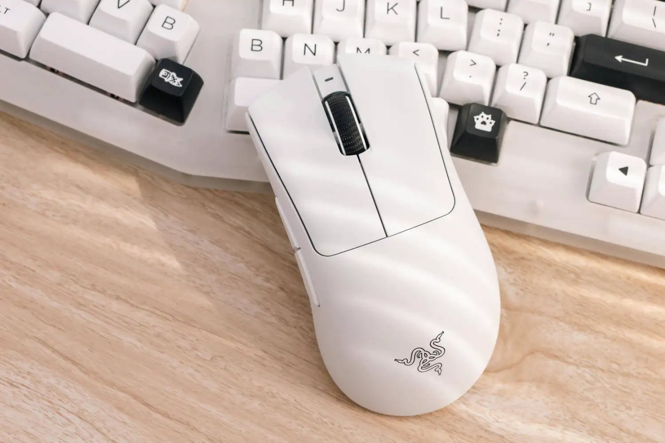 雷蛇炼狱蝰蛇v3极速版测评,雷蛇炼狱蝰蛇v3pro鼠标排名