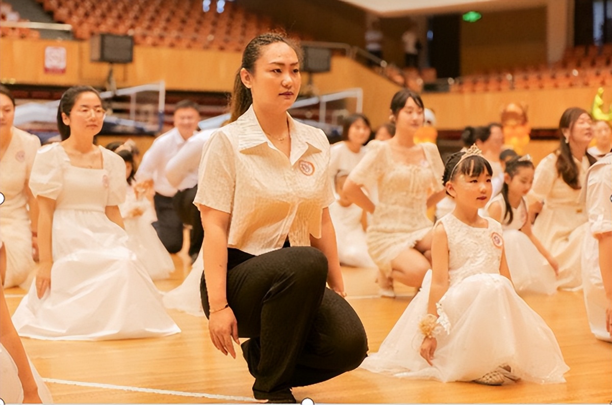 合肥市长江路幼儿园教育集团:举行“炫彩童年筑梦想舞动六一乐成长”庆六一亲子舞展示活动