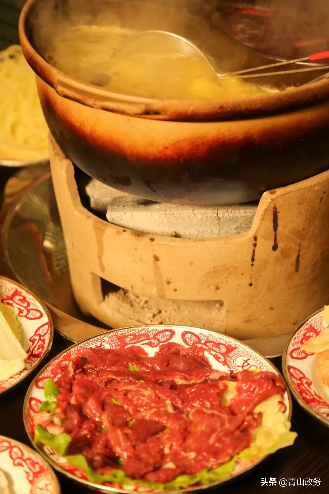 打卡恩施街｜在小马驹港式打边炉，组一个“朋克养生”局