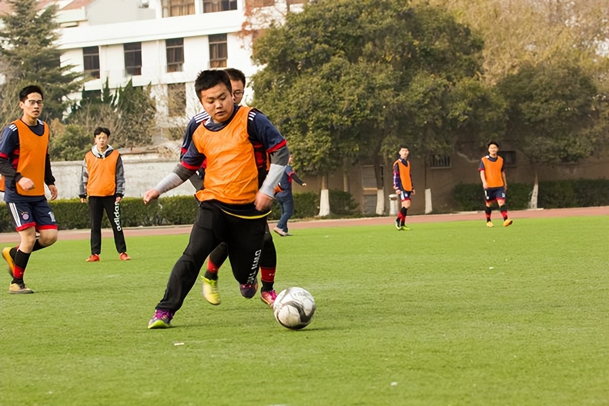 睾丸潮湿是病不,睾丸潮湿不是肾虚的表现