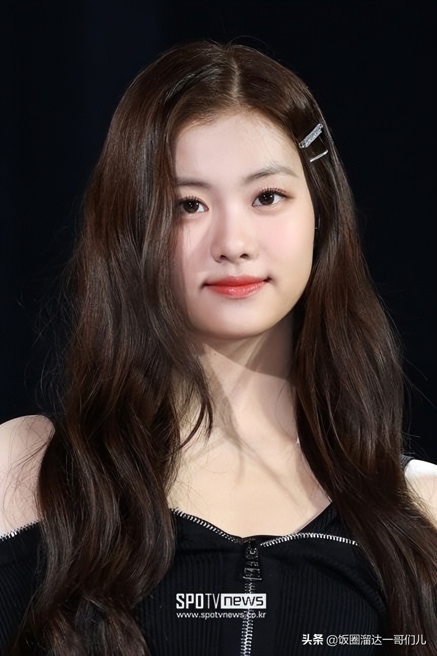 女团金佳蓝个人资料,新女团lesserafim