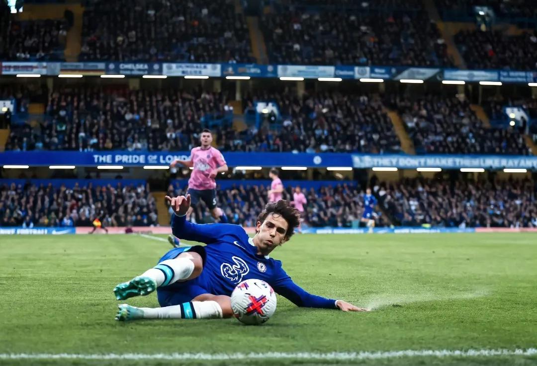 最新转会：巴萨新方案迎梅西车子1亿买菲利巴黎1.6亿狂购K77