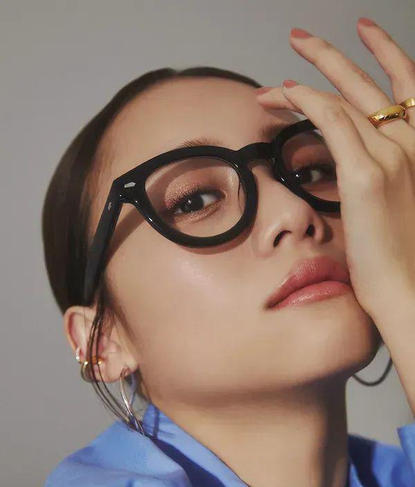 眼镜百搭不挑脸型显眼大粗框,时尚眼镜潮流搭配脸型教程