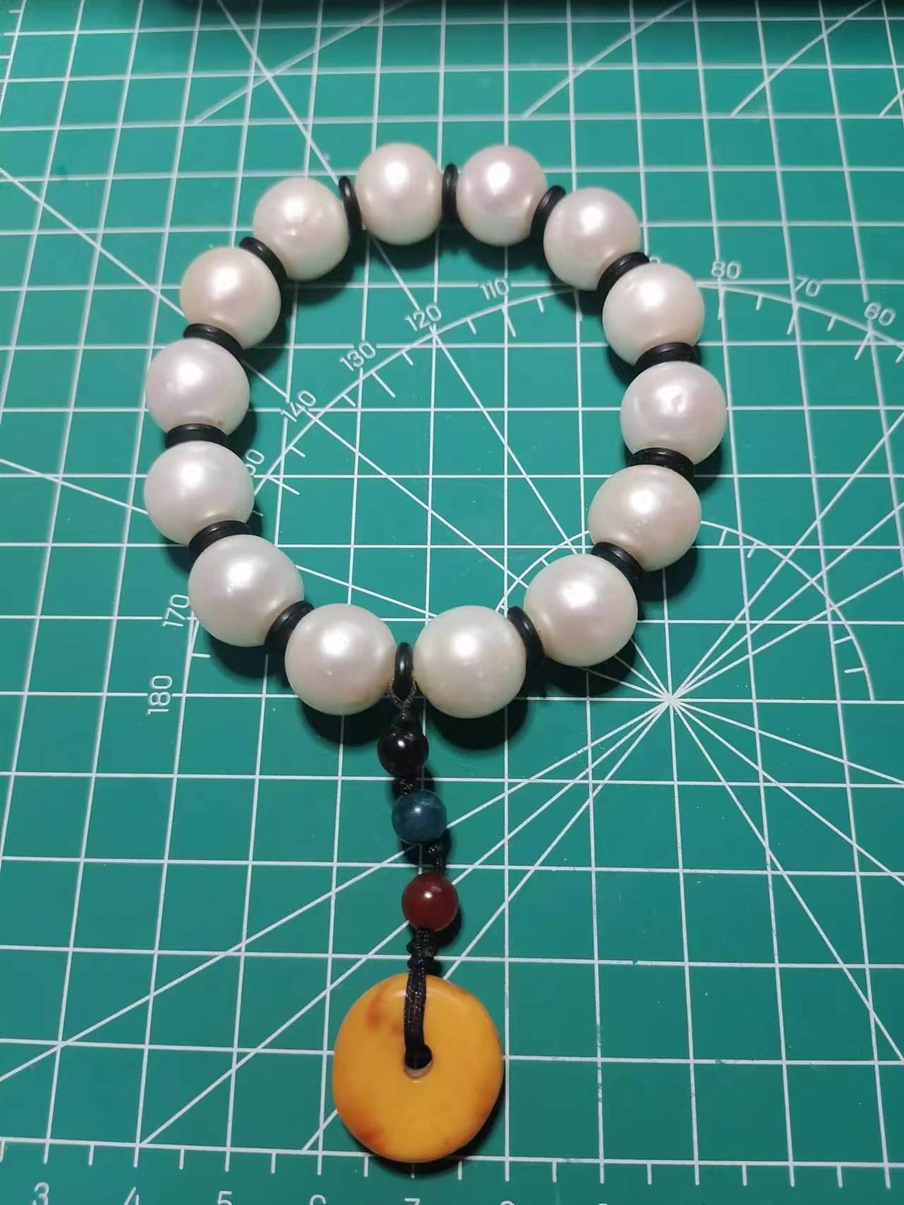 如何识别一条手串珠的好坏,怎么样识手串珠的好坏