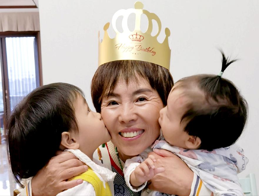 李晓霞晒二胎照片,李晓霞一家近照