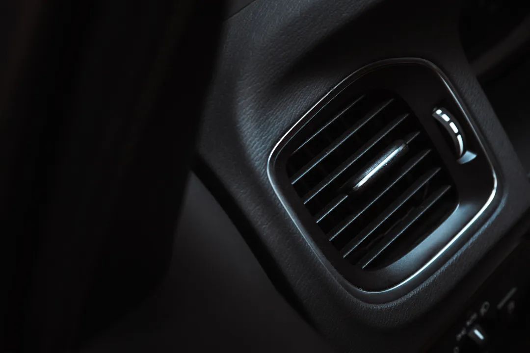 网约车司机不开空调中暑,接近40度公交车司机不开空调