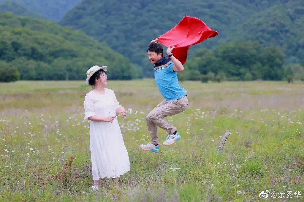 与余秀华接头也要先唱孤勇者