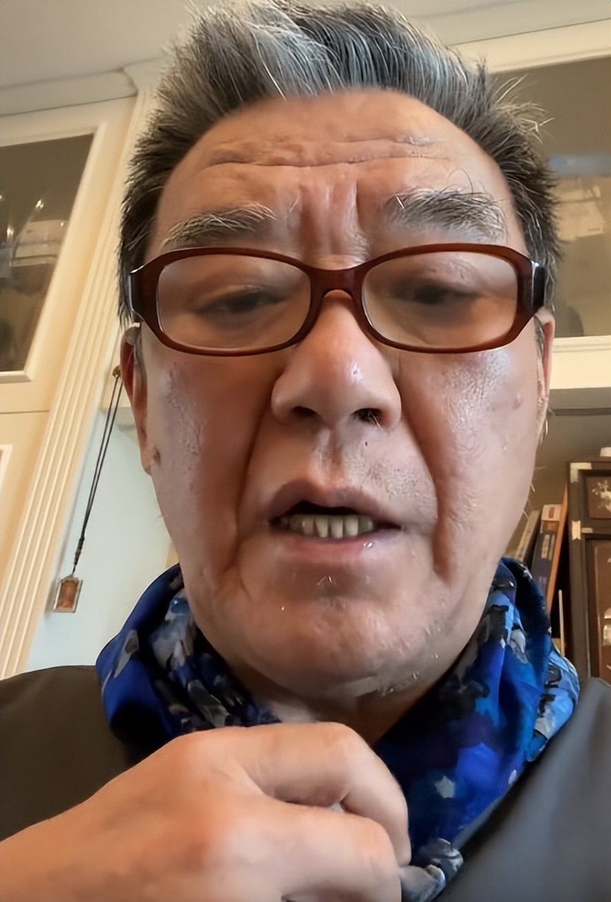 李立群抽大前门烟完整版,李立群抽的大前门香烟多少钱