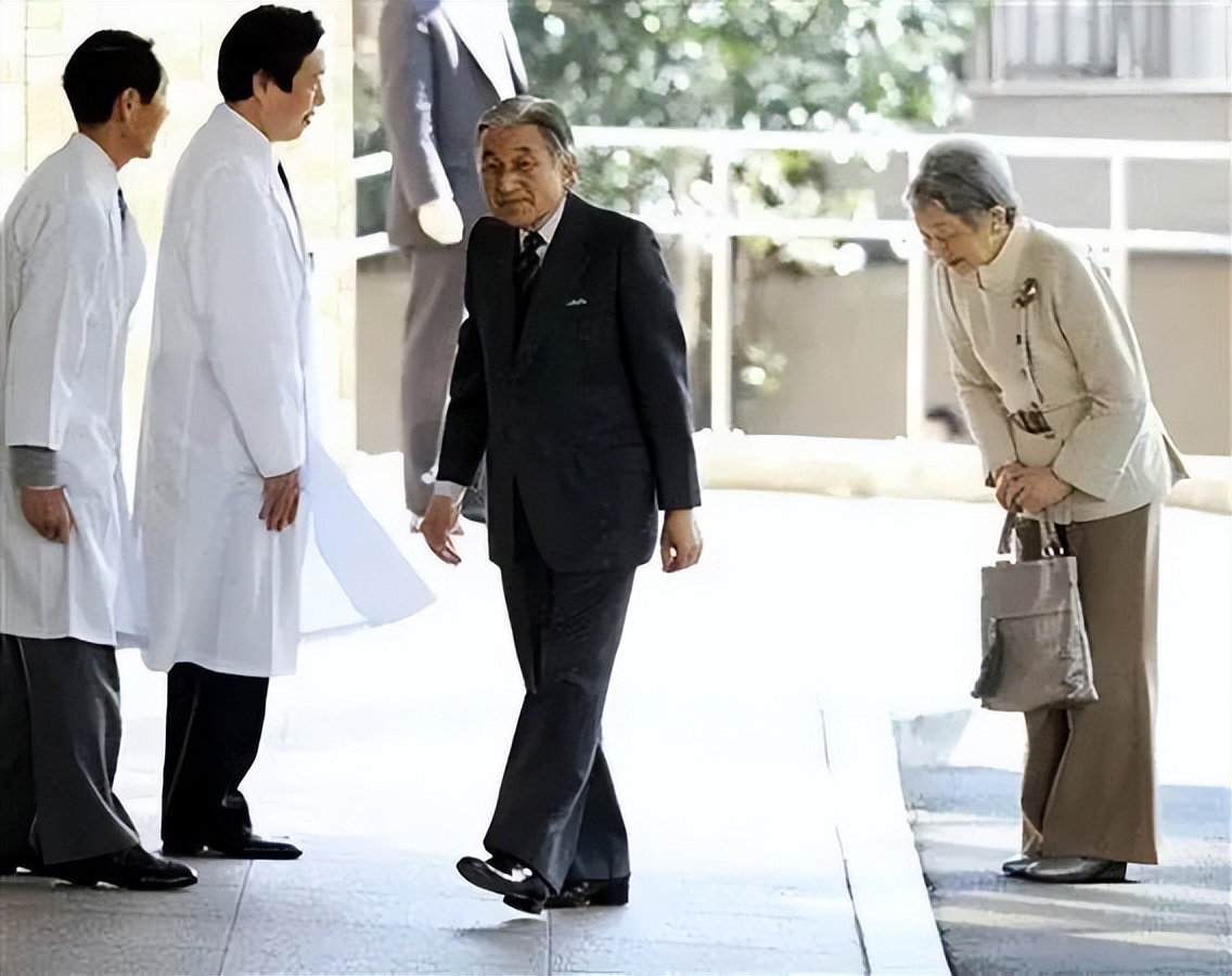 日本明仁天皇心衰急救，曾在任上公布癌症病情