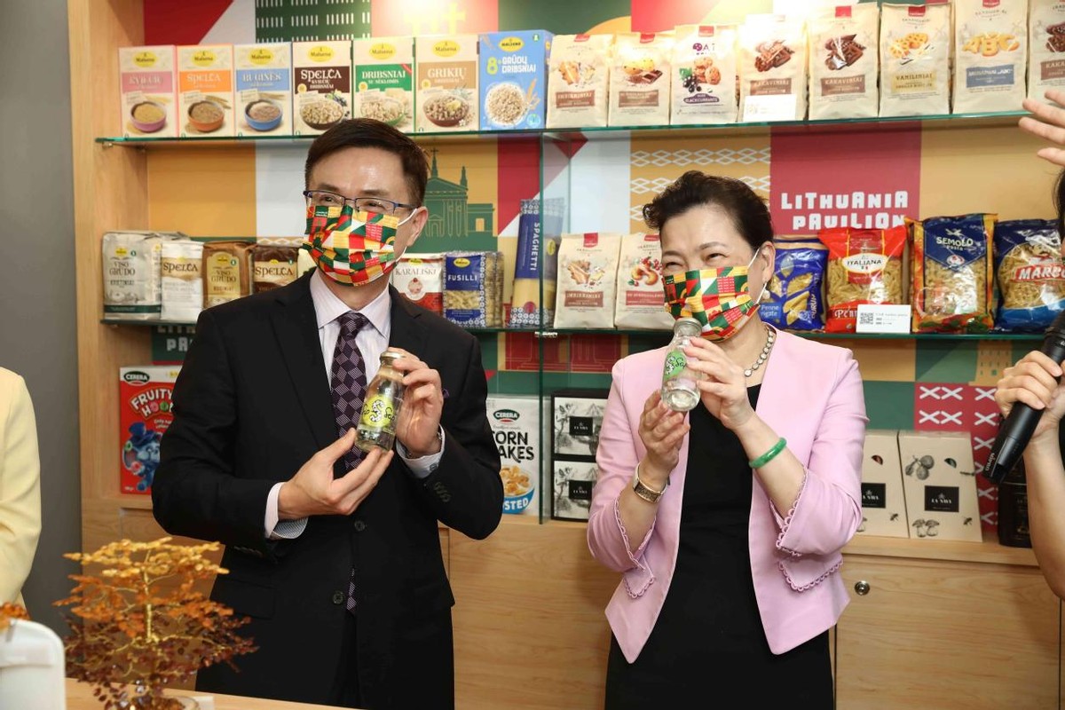 狗咬狗一嘴毛!台湾拒绝购买立陶宛农产品,理由是“质量不合格”