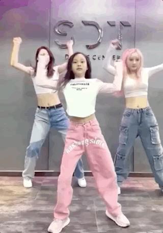 甜馨现在的发型,小甜馨发型美出新高度