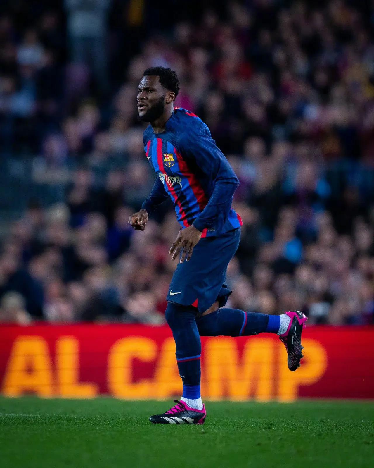 巴萨2-1逆转皇马解说,补时绝杀巴萨2-1逆转皇马12分领跑