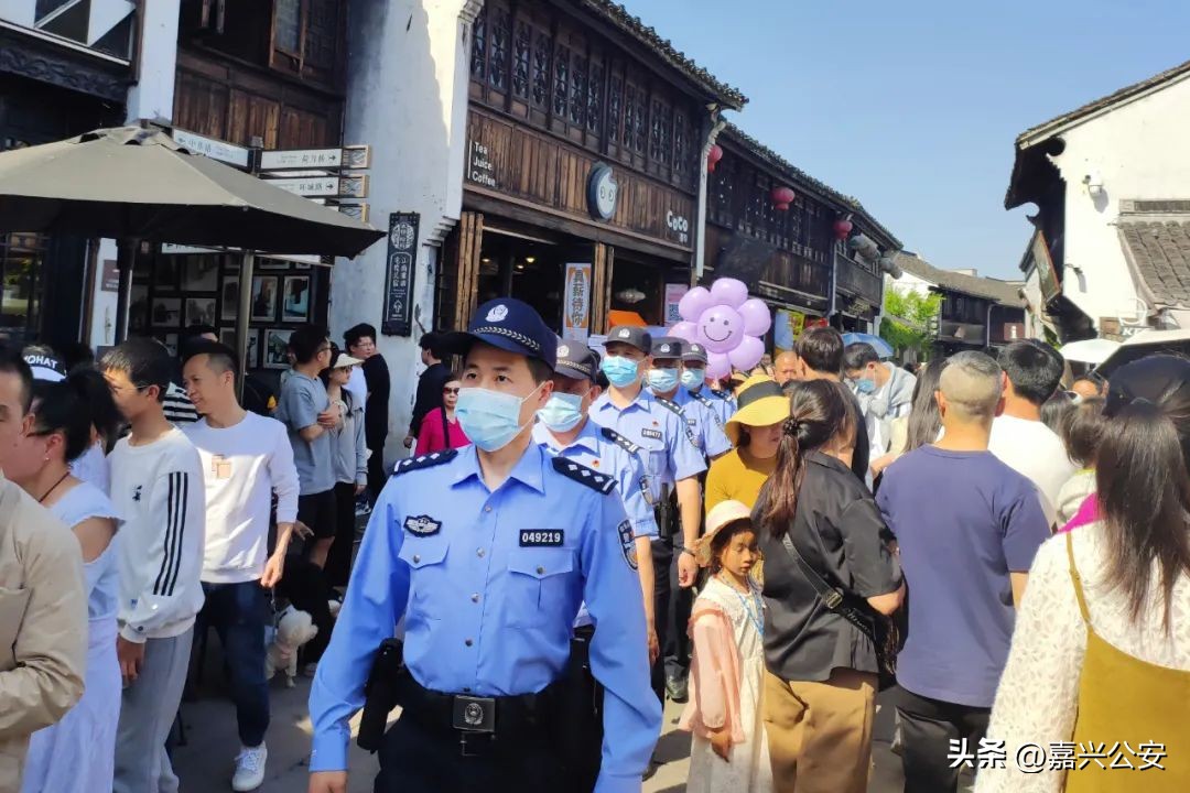 五一警察坚守岗位动画,五一劳动节警察在坚守