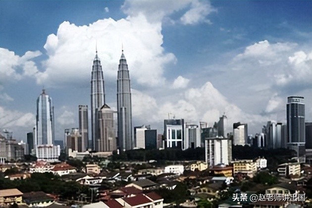 出国马来西亚打工多少钱一个月,出国打工劳务费用