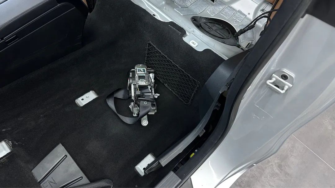 搞了辆“破烂不堪”的老款轿跑，进厂重造大翻新，满血复活变新车