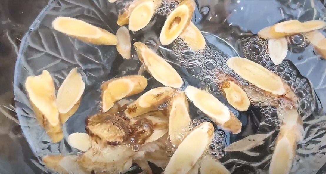 肝脏不舒服坚持喝水加它养肝,养肝第一菜就是它让肝脏很健康