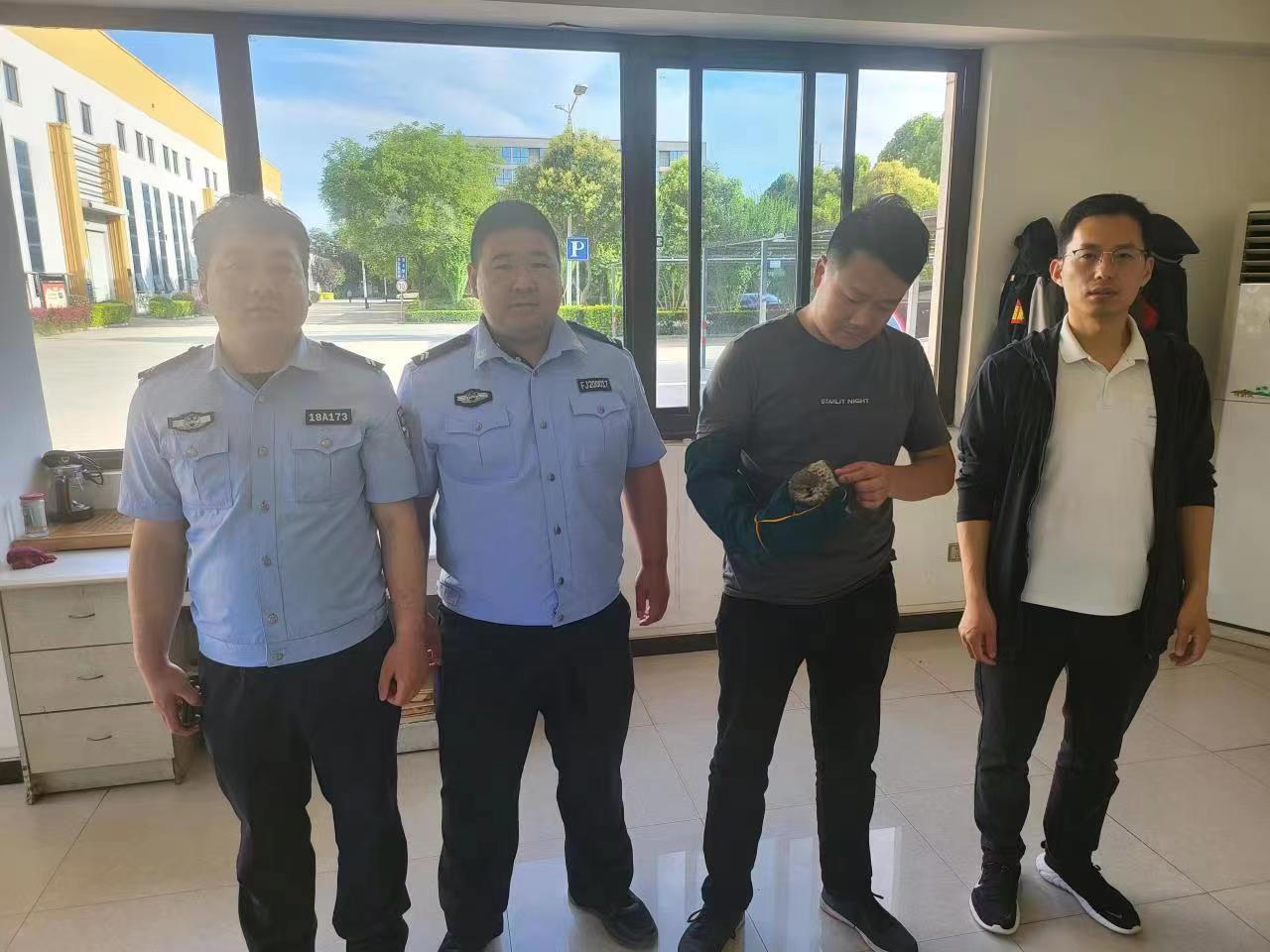 公安派出所服务群众工作,西安浐灞公安暖心警务会客厅