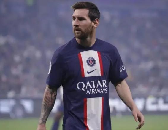 巴黎官宣梅西离队后光速掉粉,姆巴佩对梅西和c罗态度