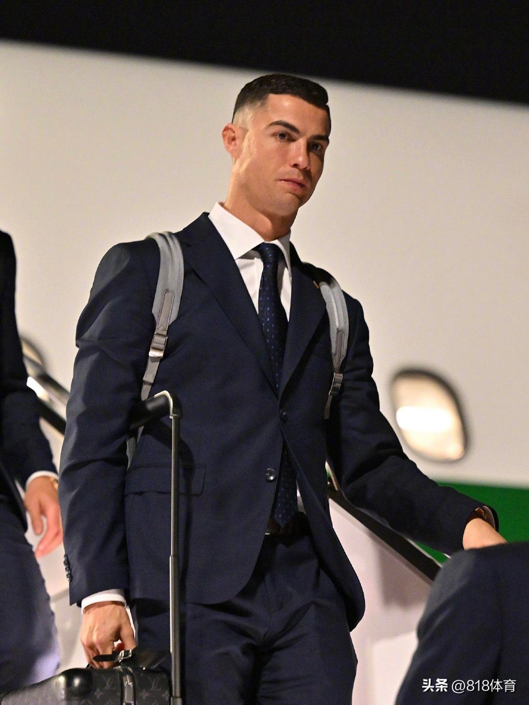 格局！葡萄牙男模队拍西装全家福，C罗将C位让给B费B席自己站第2排