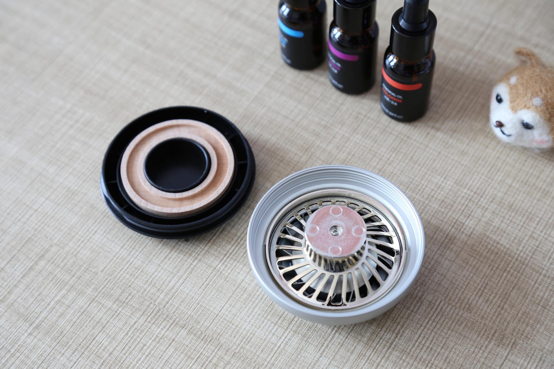 向光而行，一路香随——摩米士太阳能车载香薰