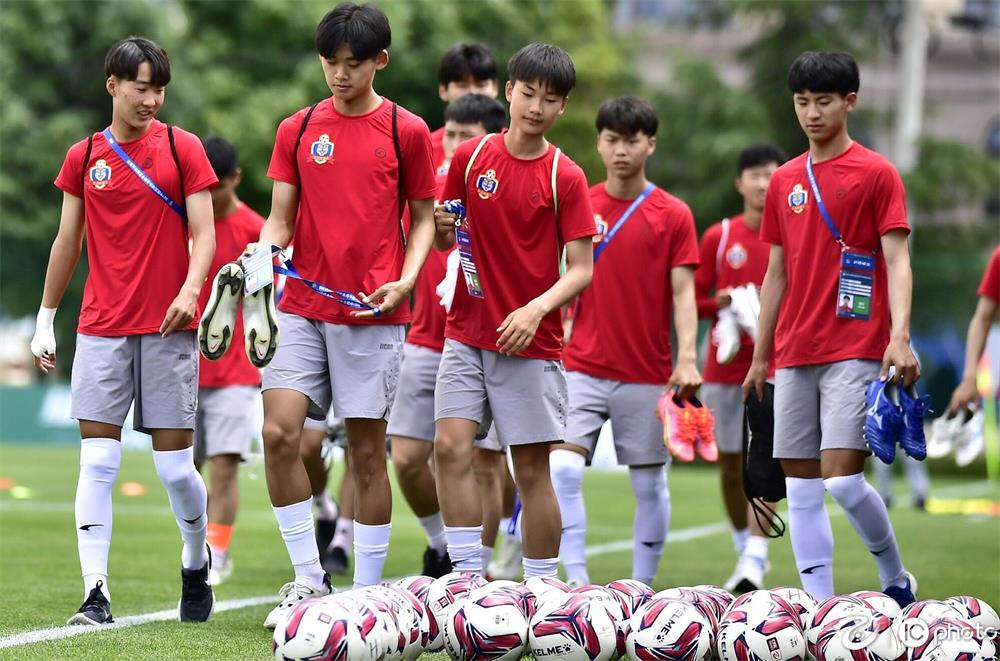 不负重托力争冲甲——访龙井海兰江足球文化产业投资有限公司董事长张文吉