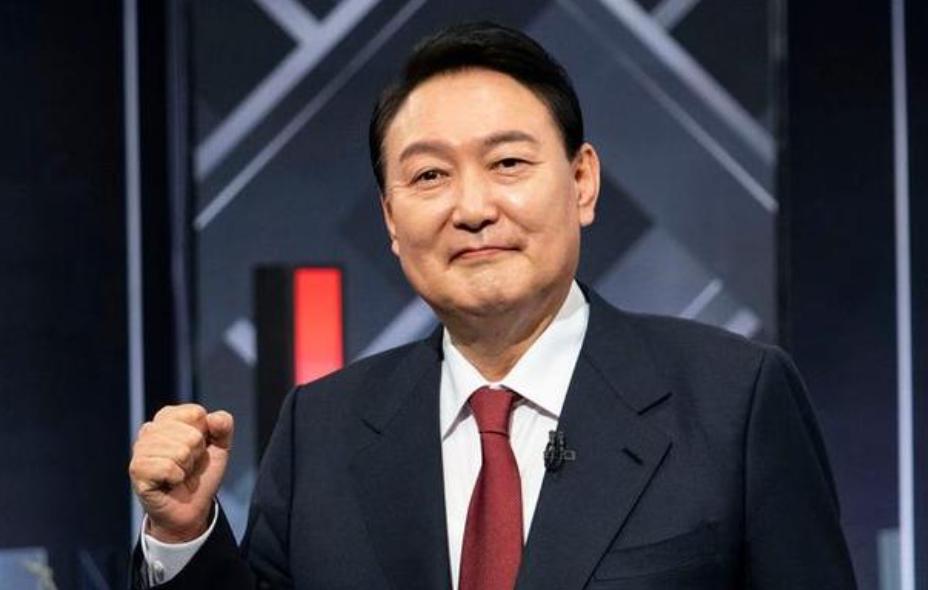 尹锡悦上台临近，韩军称中国军机飞入韩防识区，赵立坚：飞越自由