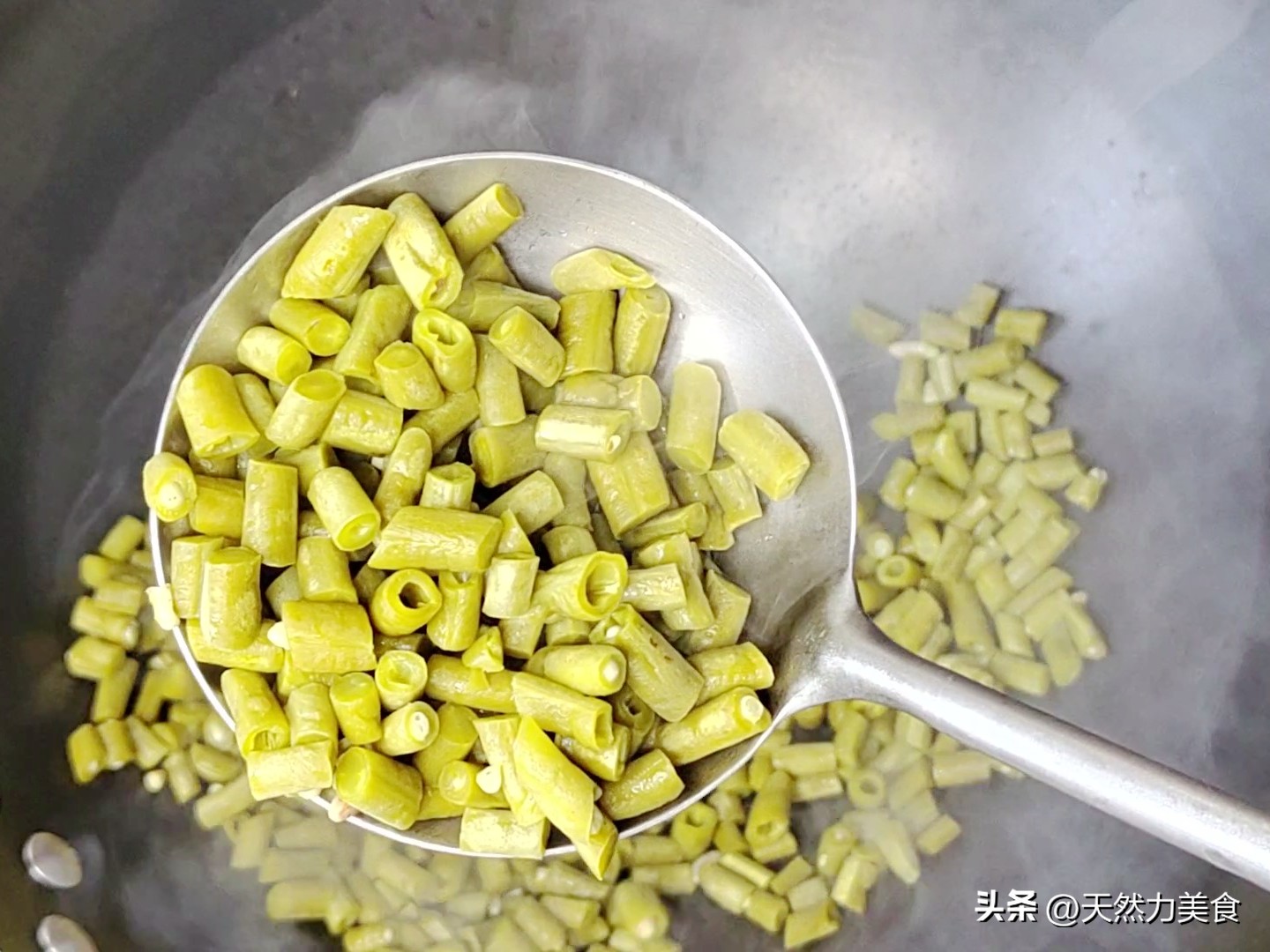 酸豆角要怎么炒才能酸味浓厚利口，咸味适中，酒店做法，一看就会