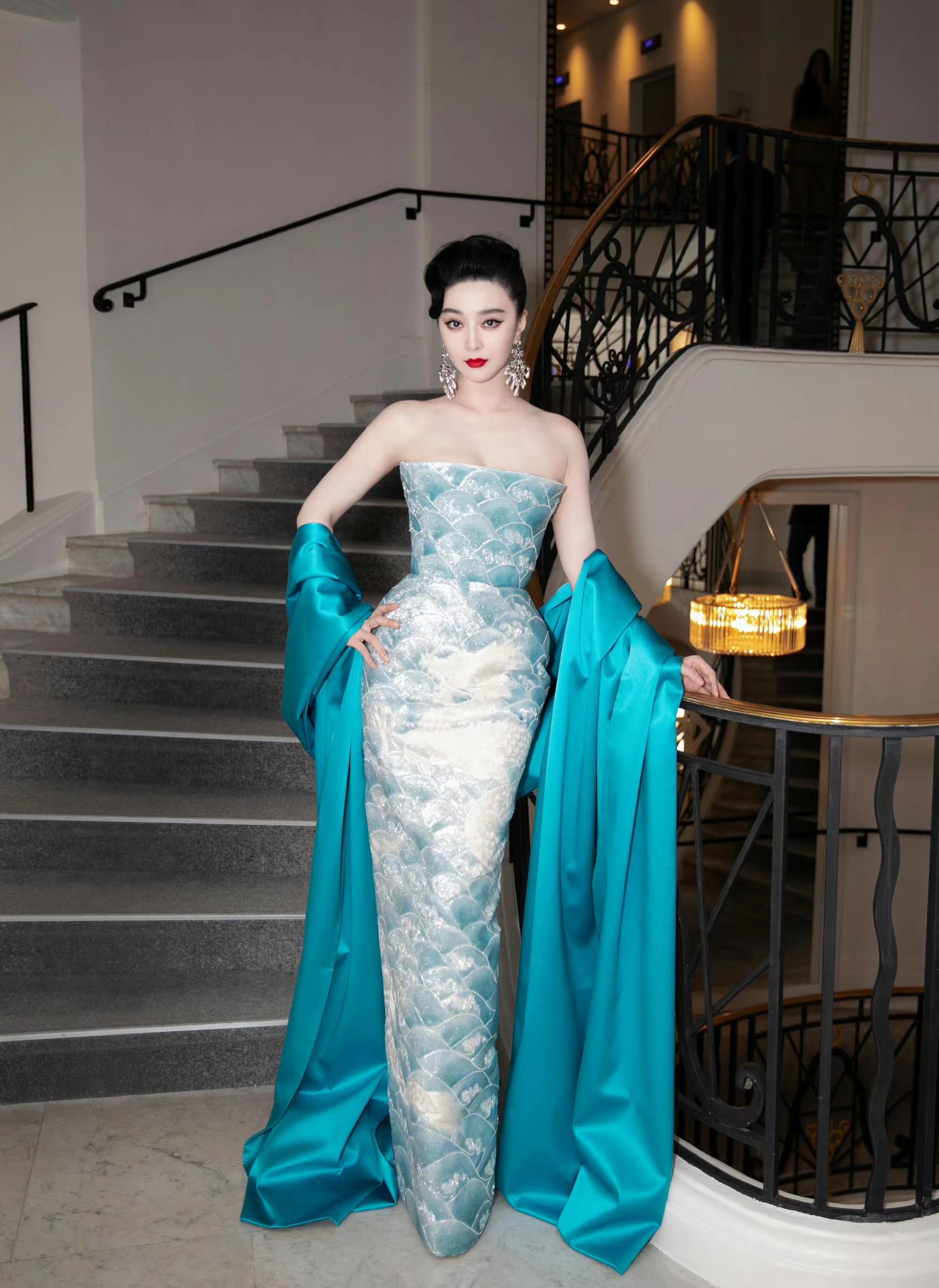 戛纳电影节闭幕范冰冰礼服,范冰冰戛纳闭幕式礼服刘诗诗