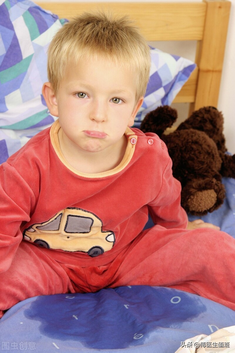 孩子6岁了老是尿床怎么办,男孩4岁尿床脊椎裂
