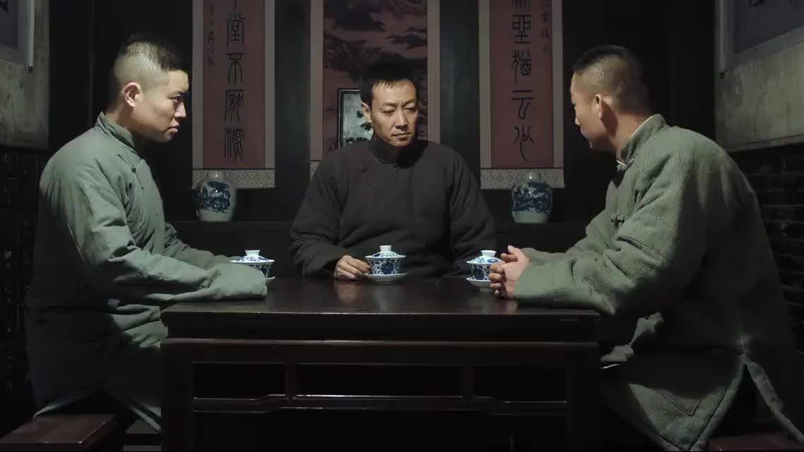 副艇长和小卖店老板娘偷情被举报，竟意外揭开特务惊天阴谋