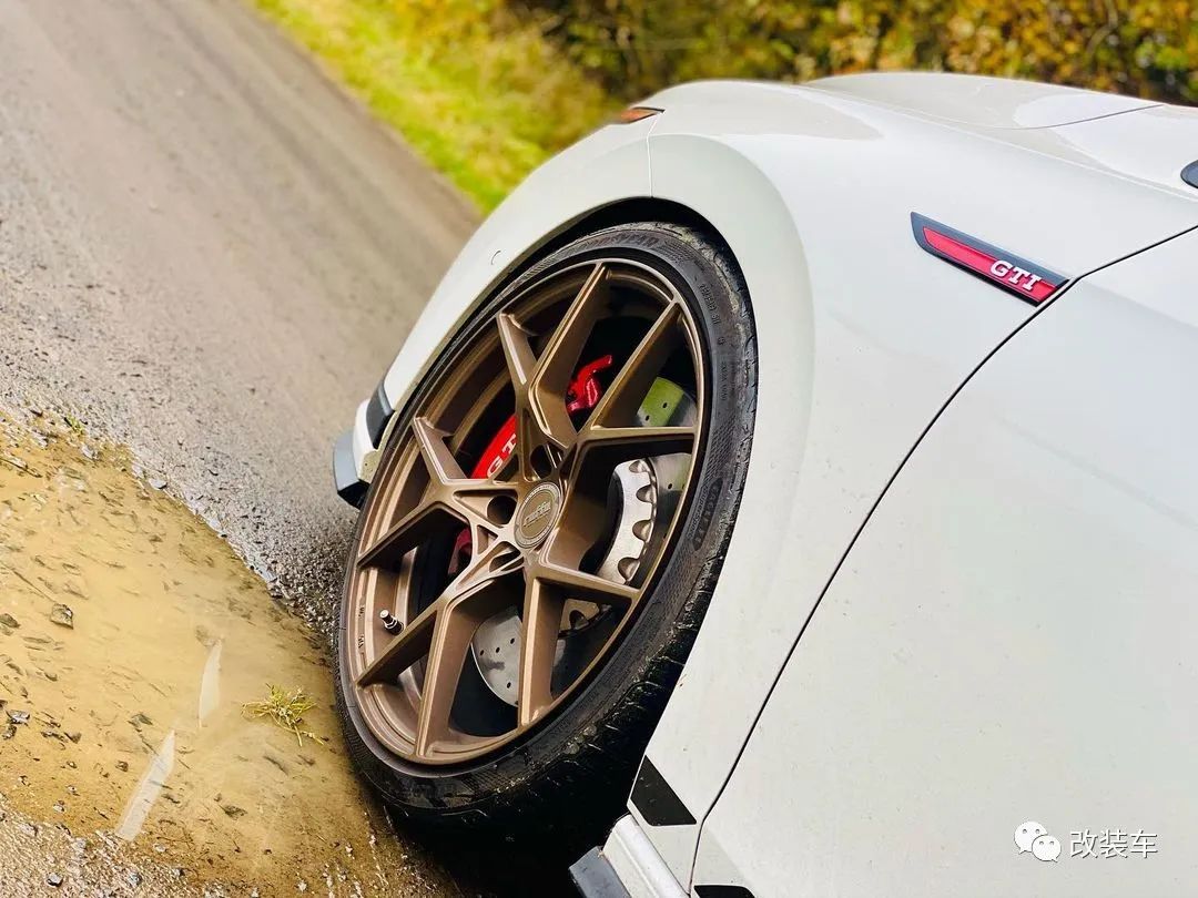 第八代高尔夫gti实车图片,高尔夫8代gti姿态