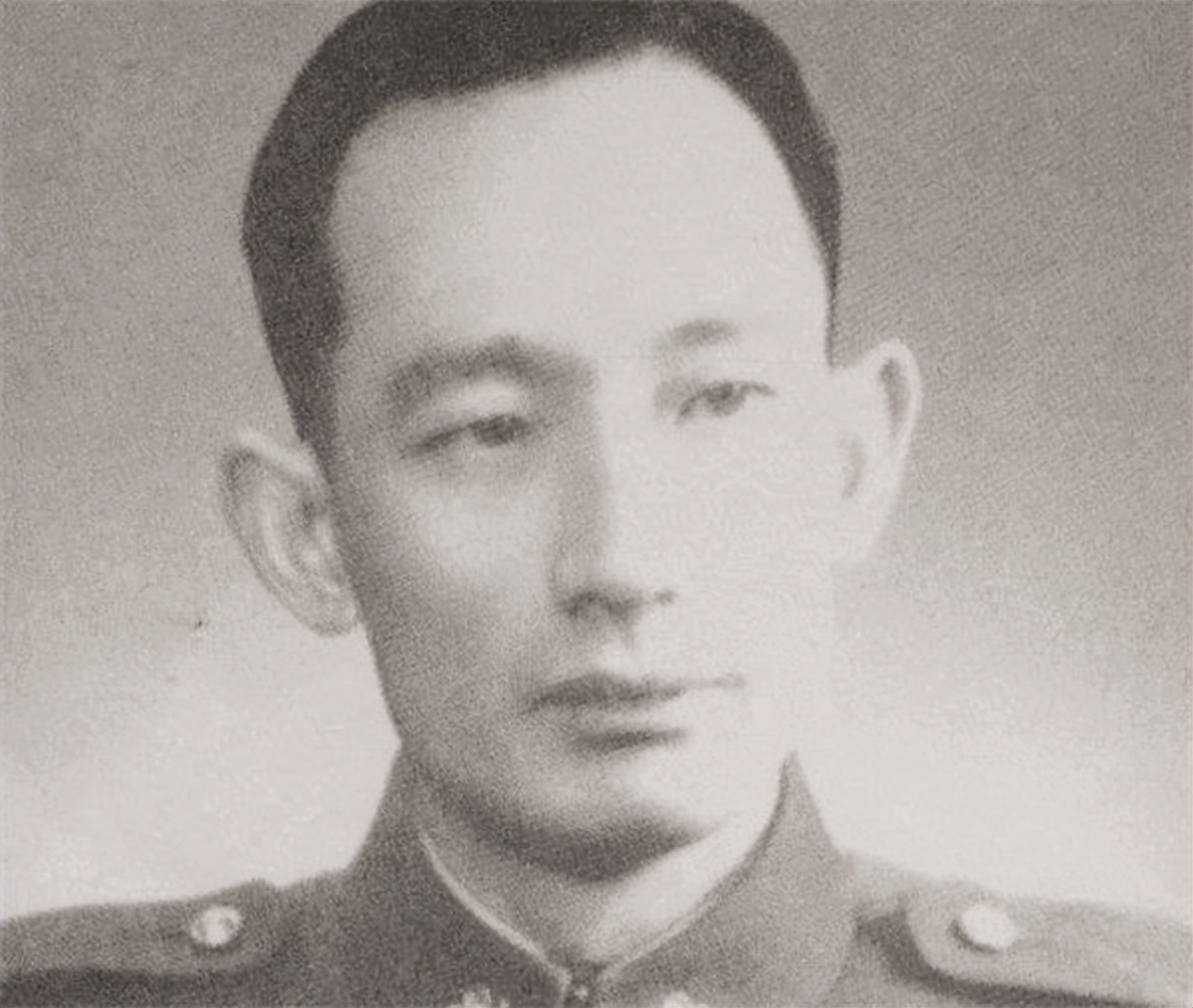 文强是毛主席表弟、周总理学生，建国后为何被关押26年？