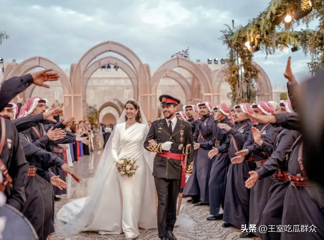 约旦王后衣品变保守！太子妃结婚半月没亮相，为婆家带来丰厚嫁妆