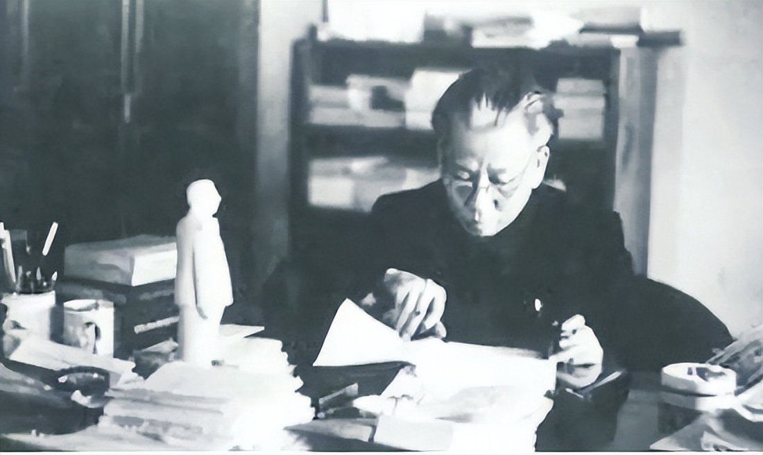 1955年授衔时，开国元帅候选人其实有13位，剩下三位都分别是谁？