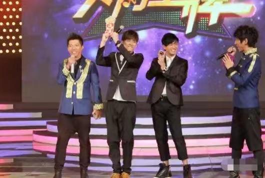 李易峰16年肇事逃逸,李易峰交通逃逸事件是真的吗