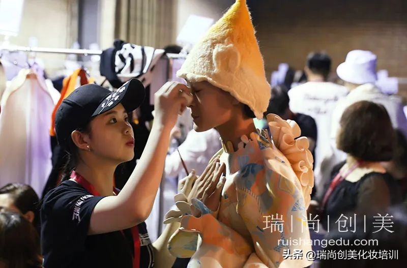 学化妆有前途嘛,学化妆能带来哪些价值