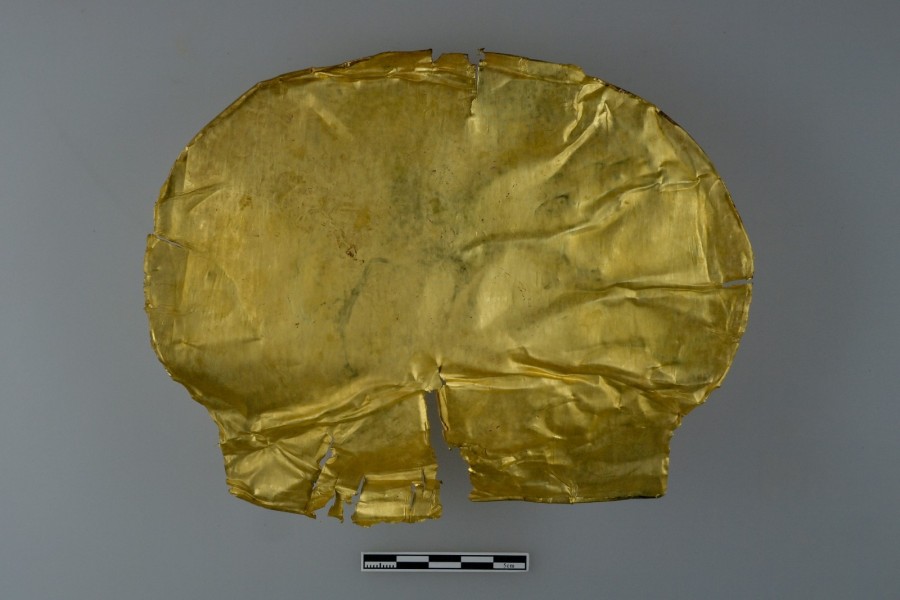 2022河南考古新发现丨郑州商城发现商文化首件“金泡”服饰