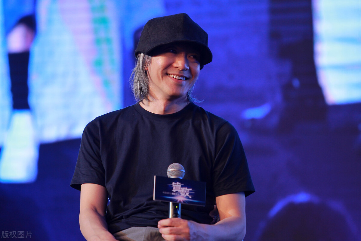 林允为周星驰庆58岁的生日,林允连续6年为老板周星驰庆生