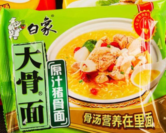 女子吐槽方便面130种添加剂,白象方便面被人吐槽小伙出来辩解