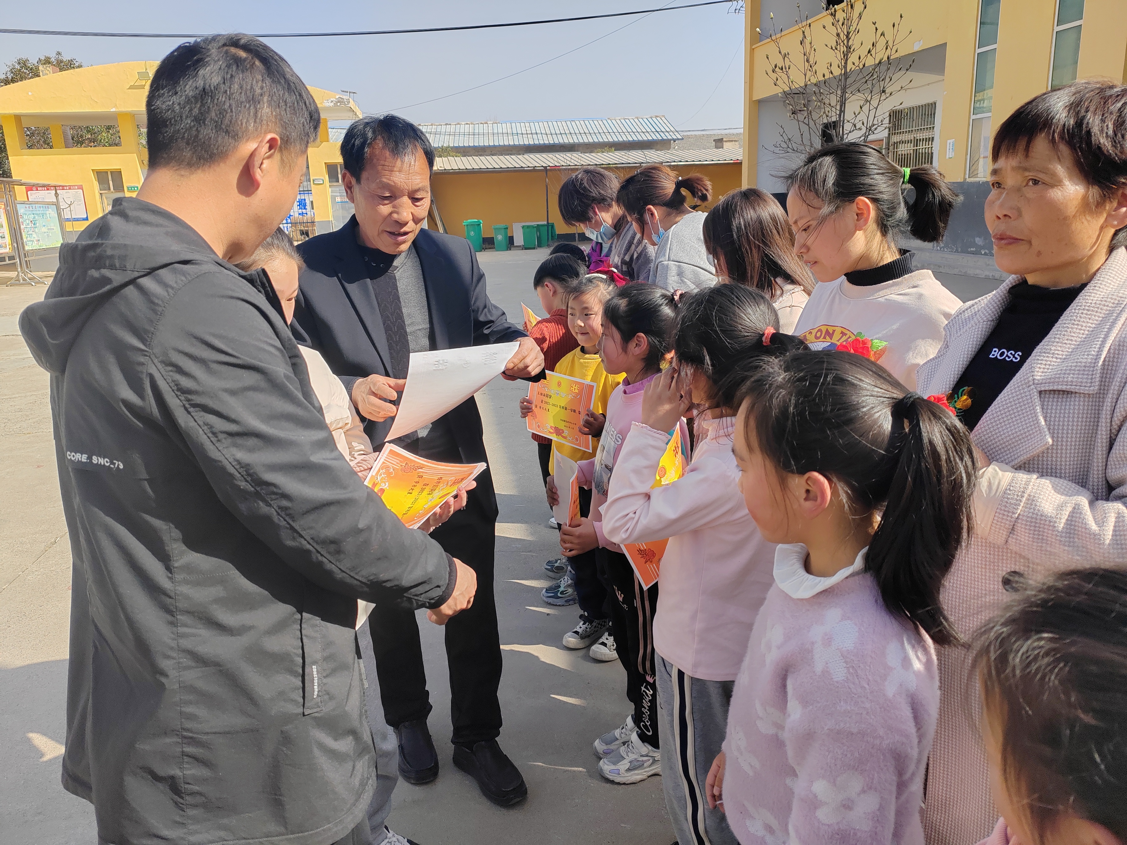 天池镇笃忠中心小学：2022-2023学年第一学期颁奖典礼