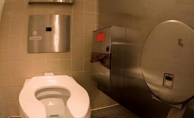 为何美国的马桶盖都是“U型的”,原来有这几个优势