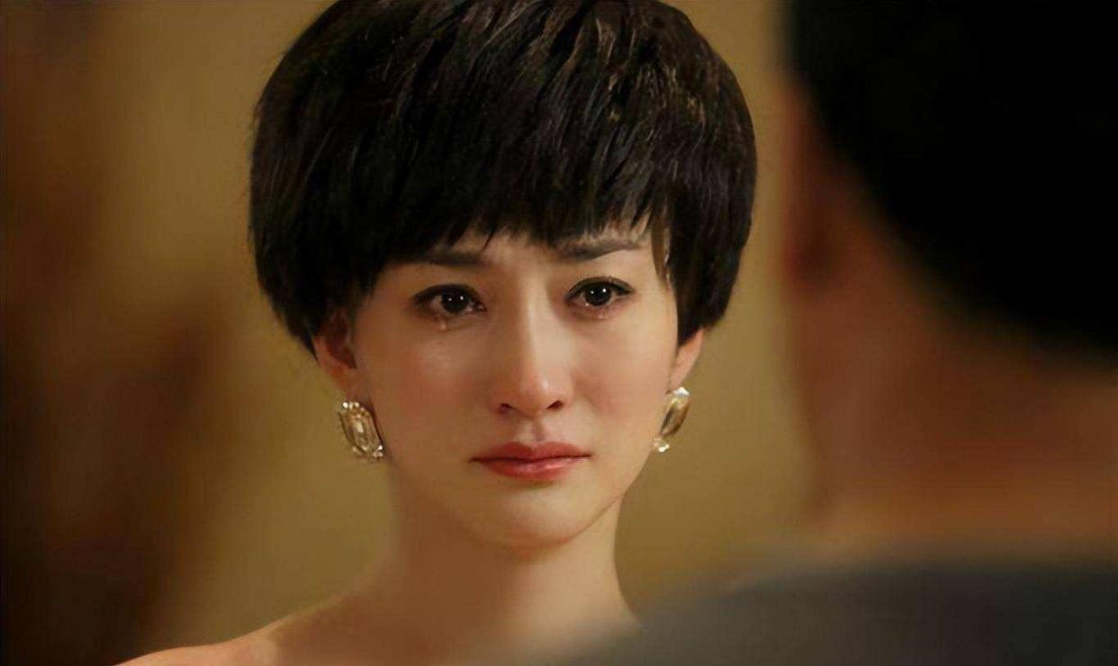 既显苦相又显老,脸上有这几个特征的女生是高级脸